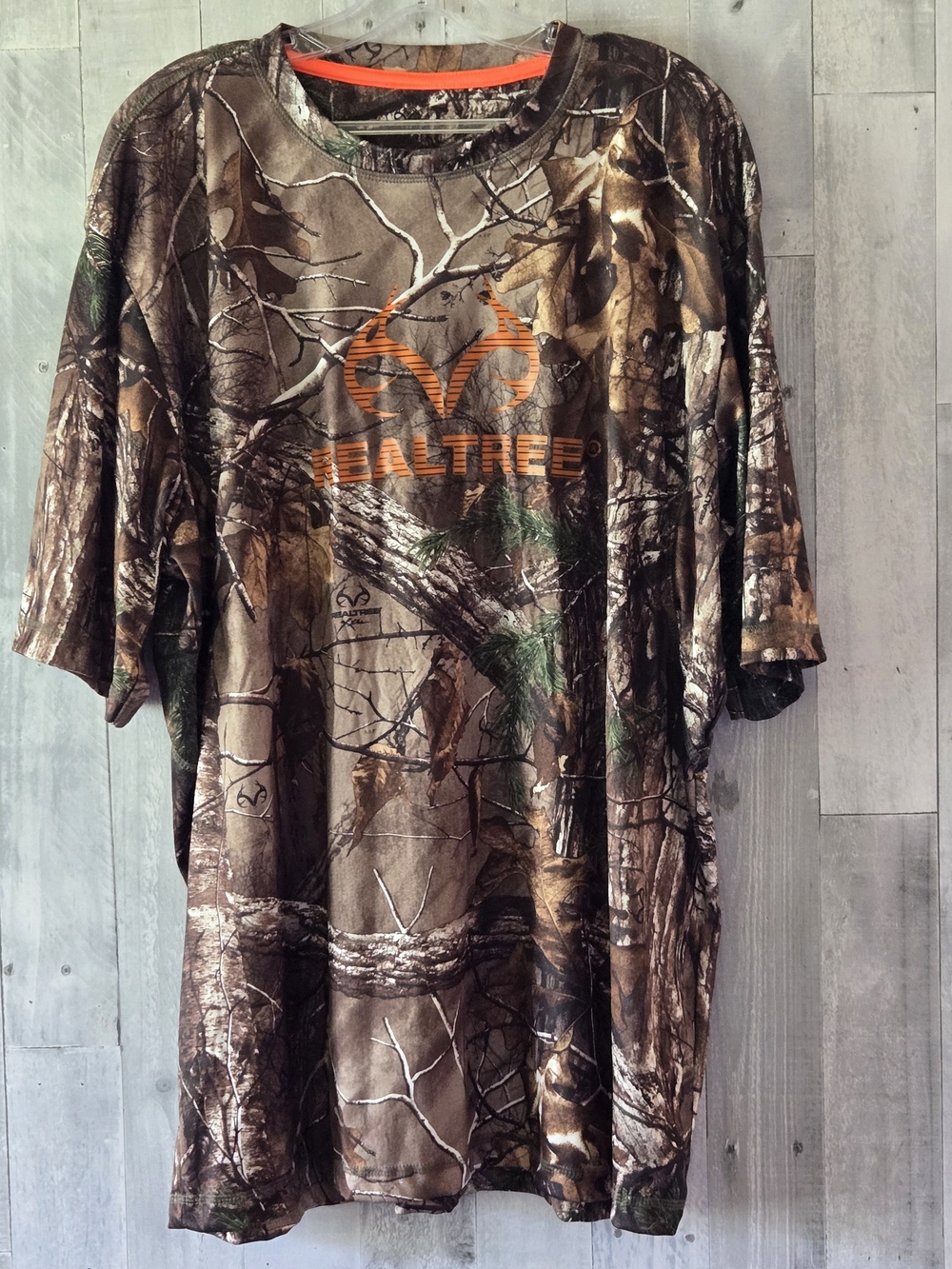 Mens XXL Realtree Short-Sleeve Camouflage Tee with Orange Logo